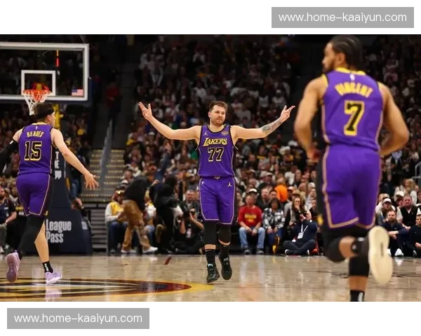 湖人里夫斯攻防两端拼劲，但作为第二持球点稳定性仍需加强