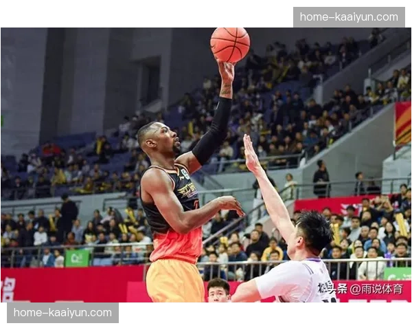 山西贾尔斯34+11+5全面表现 关键篮板保护制胜